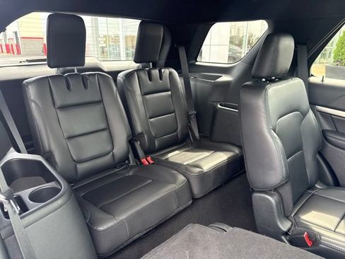 Used 2019 Ford Explorer XLT w/ Equipment Group 202A FWD image 30