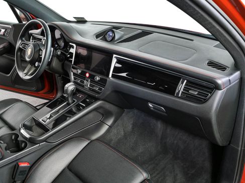 Certified 2024 Porsche Macan S AWD/4WD image 25