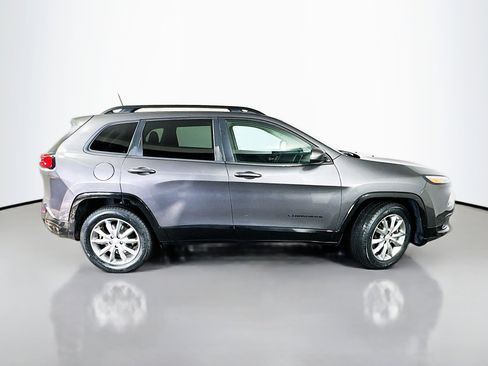 Used 2018 Jeep Cherokee Latitude image 8