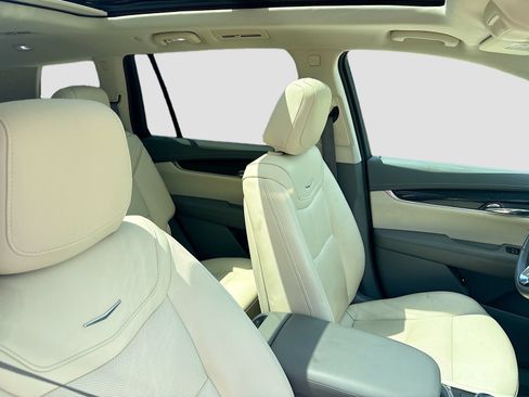 Used 2024 Cadillac XT6 Premium Luxury w/ Technology Package FWD image 30