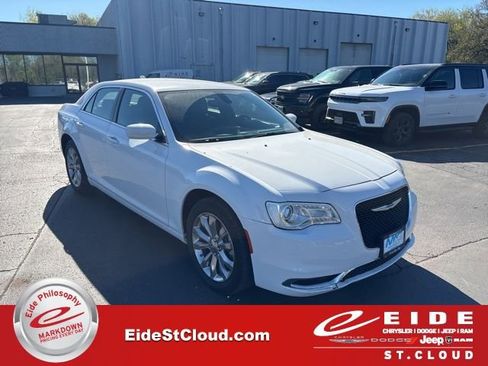 Used 2023 Chrysler 300 Touring AWD/4WD image 1