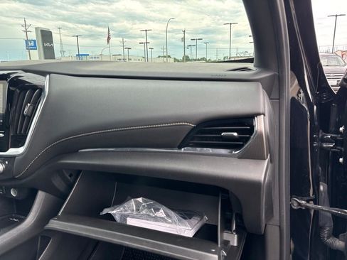 Used 2022 Chevrolet Traverse Premier w/ LPO, Floor Liner Package AWD/4WD image 37
