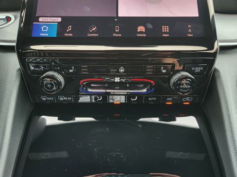 New 2025 Jeep Grand Cherokee Limited w/ Black Appearance Package image 23