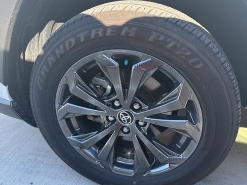 Used 2024 Toyota RAV4 Limited image 6