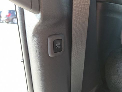 Used 2023 Toyota Sienna XLE image 33