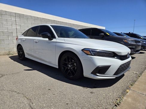 Used 2022 Honda Civic Sport image 2