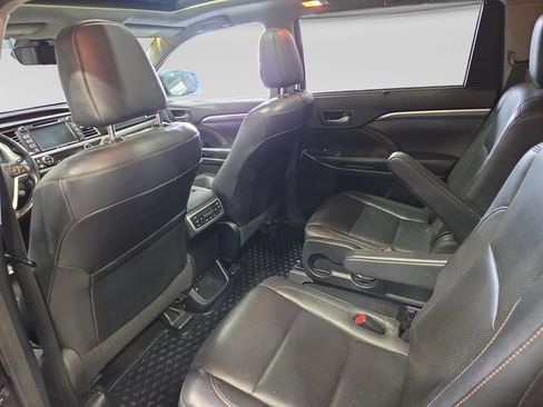 Used 2018 Toyota Highlander Limited AWD/4WD image 9