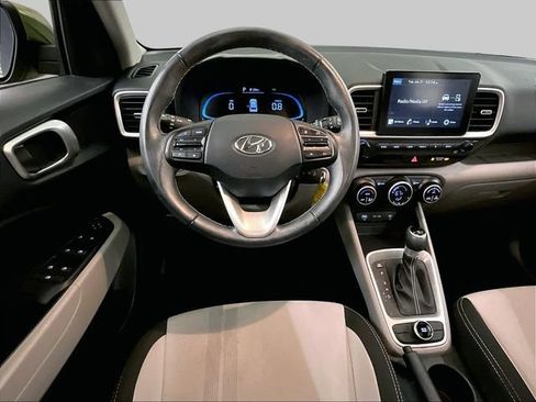 Used 2023 Hyundai Venue SEL FWD image 5