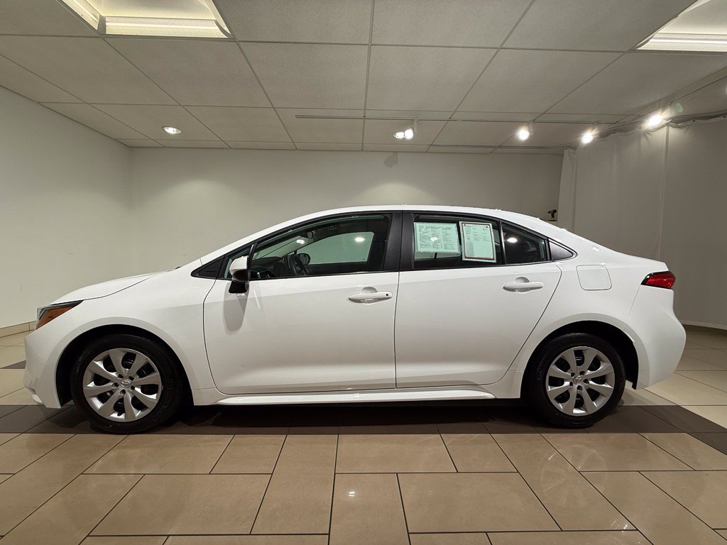 Certified 2025 Toyota Corolla LE FWD image 2