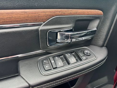 Used 2018 RAM 1500 Laramie w/ Convenience Group AWD/4WD image 40