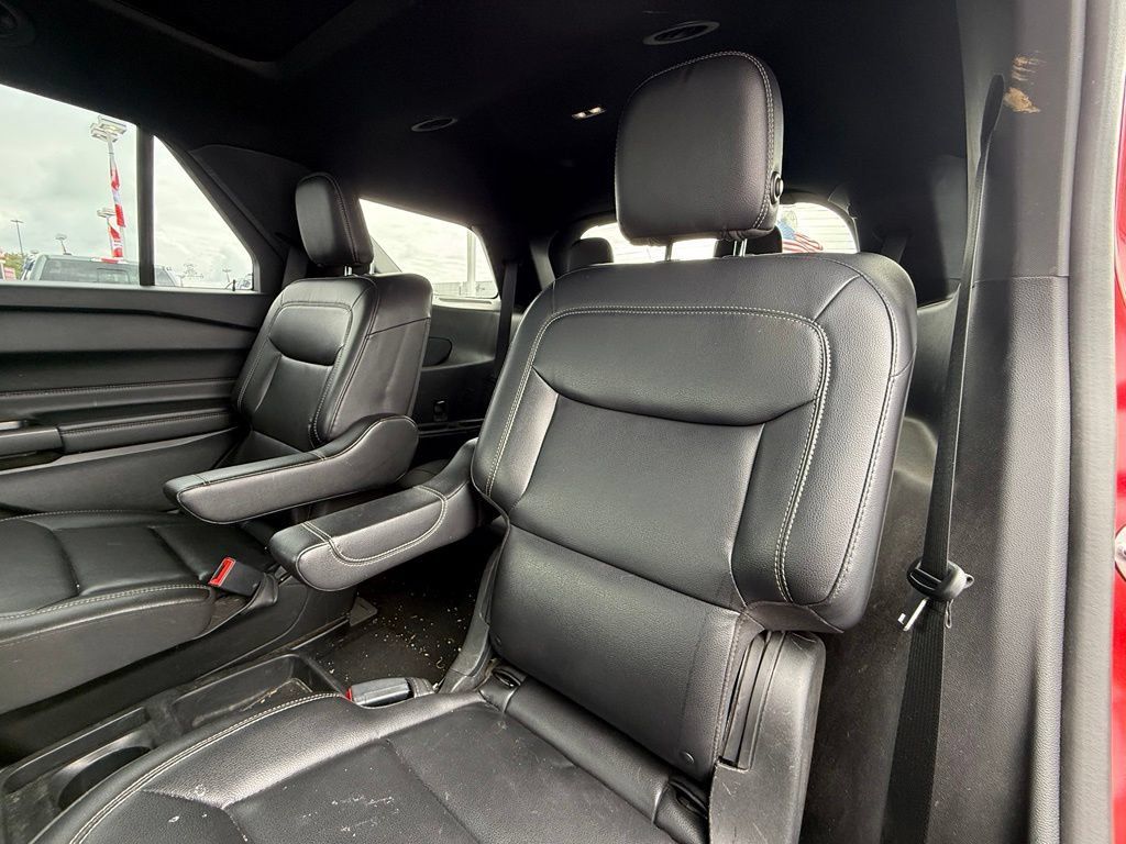 Used 2020 Ford Explorer XLT w/ Equipment Group 202A AWD/4WD image 18