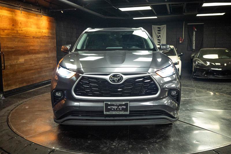 Used 2023 Toyota Highlander XLE FWD image 4