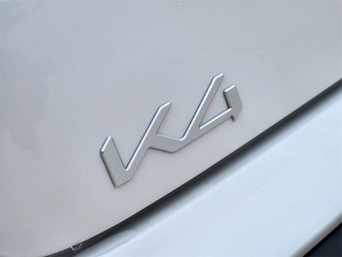 New 2025 Kia K4 LX image 8