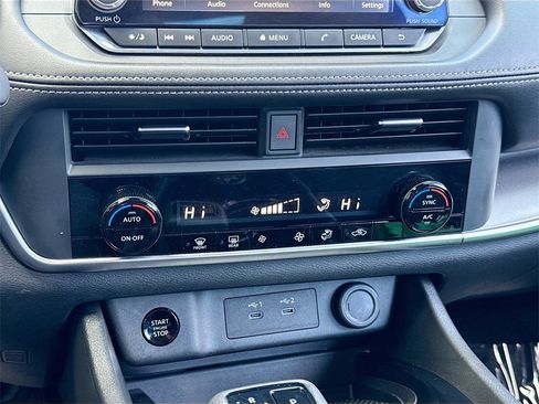 Used 2024 Nissan Rogue SV image 19