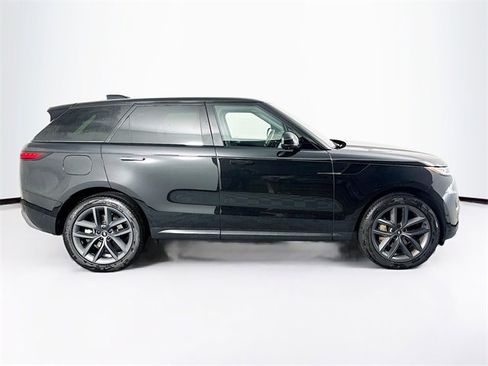 Used 2025 Land Rover Range Rover Sport SE image 4