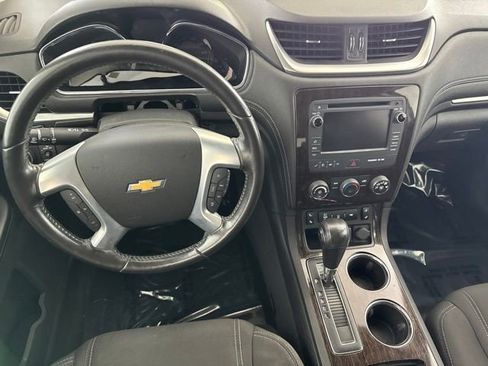 Used 2015 Chevrolet Traverse LT w/ Style and Technology Package FWD image 24