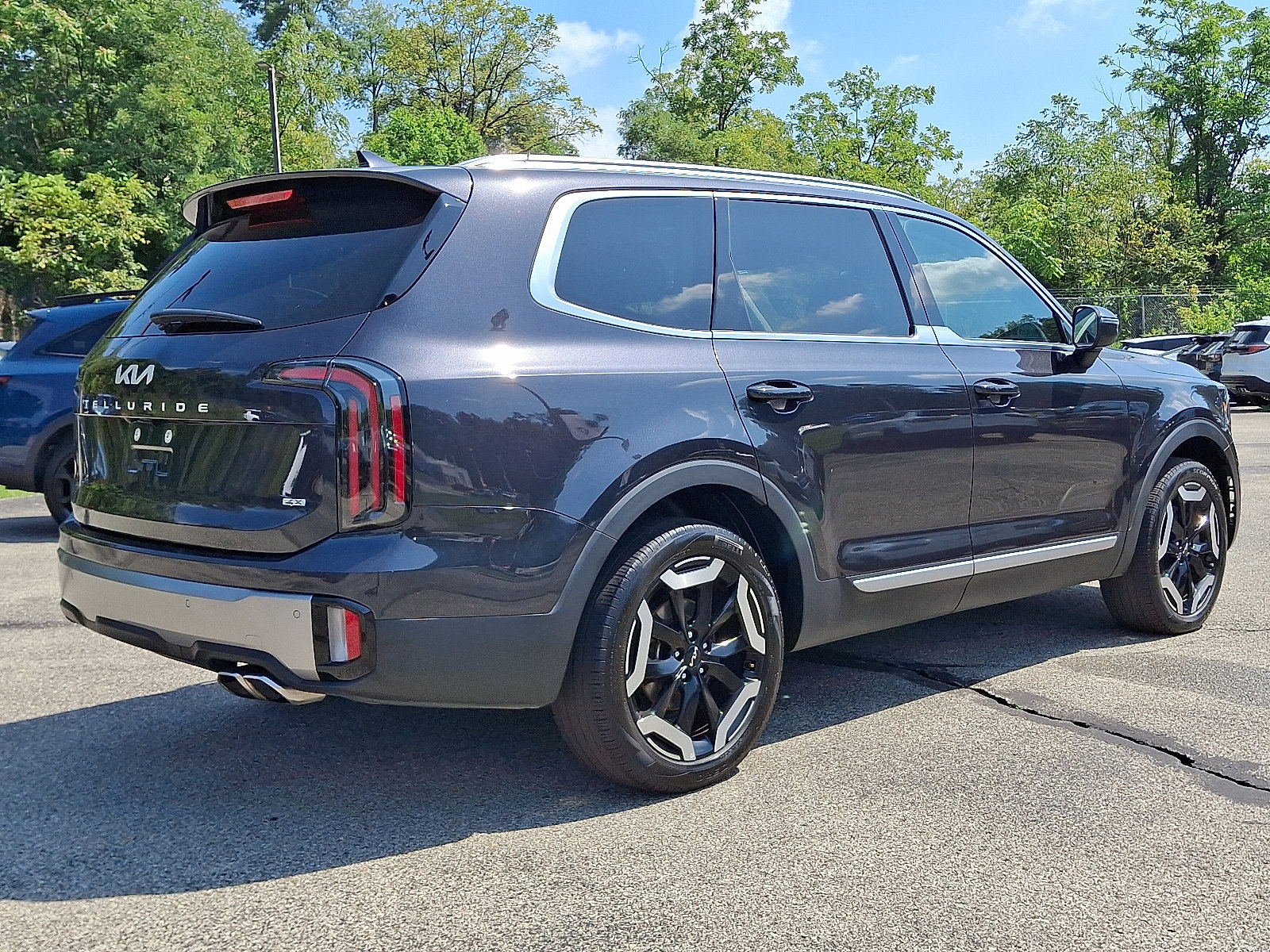 Used 2025 Kia Telluride EX w/ EX Captain's Chair Package AWD/4WD image 6