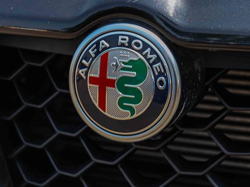 Used 2022 Alfa Romeo Stelvio Ti AWD/4WD image 30
