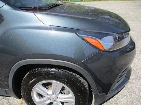 Used 2021 Chevrolet Trax LS FWD image 21