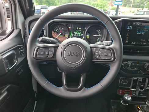 Used 2025 Jeep Wrangler Unlimited Rubicon 4xe w/ Safety Group AWD/4WD image 19