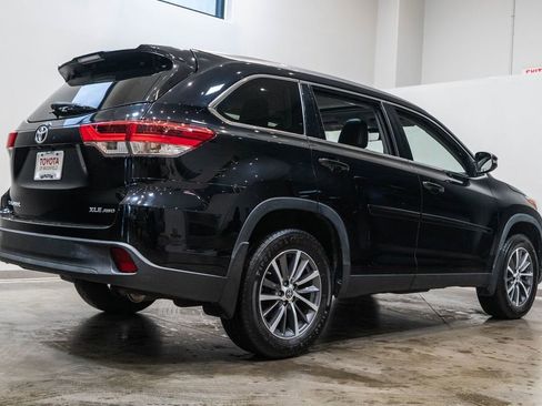 Used 2019 Toyota Highlander XLE AWD/4WD image 9