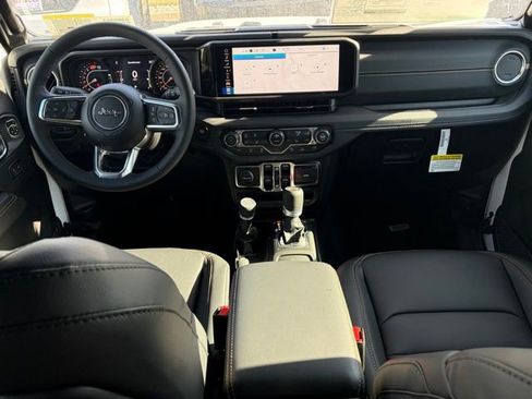 New 2026 Jeep Wrangler Unlimited Sahara AWD/4WD image 36