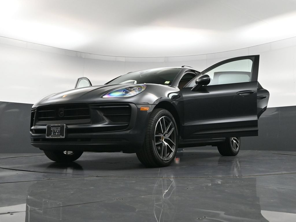 Certified 2026 Porsche Macan AWD/4WD image 38