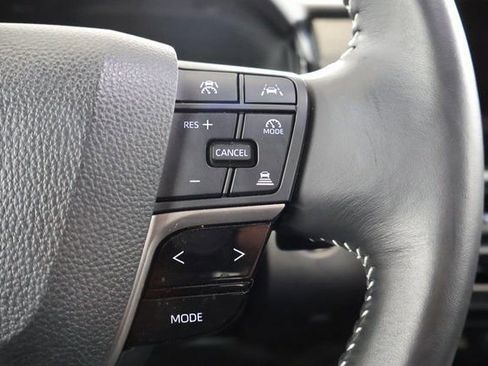 Used 2025 Toyota Camry SE image 21