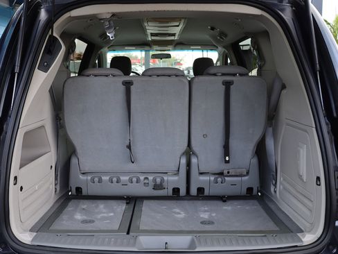 Used 2008 Chrysler Town & Country Touring image 21