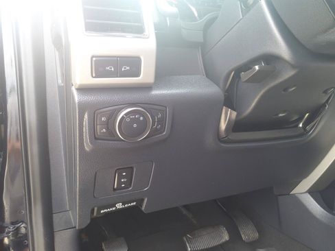 Used 2022 Ford F250 Lariat w/ Black Appearance Package AWD/4WD image 17