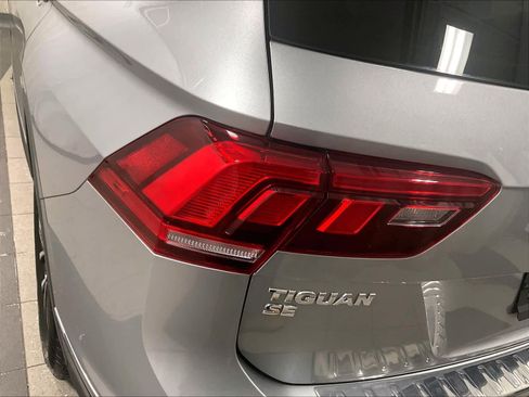 Used 2021 Volkswagen Tiguan SE image 33
