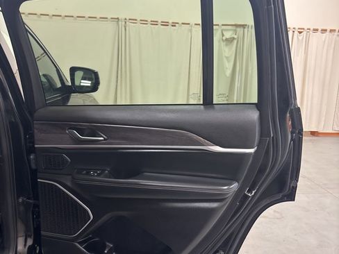 Used 2022 Jeep Grand Cherokee L Limited image 39