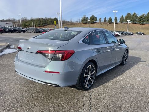 Used 2024 Honda Civic Touring image 3