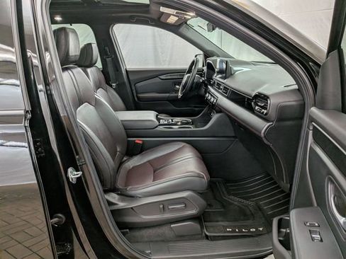 Used 2025 Honda Pilot Black Edition image 24