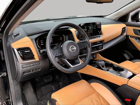 Used 2023 Nissan Rogue Platinum FWD image 18