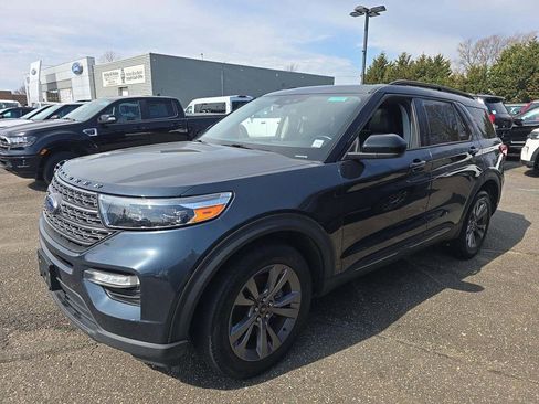 Used 2022 Ford Explorer XLT w/ Equipment Group 202A image 8