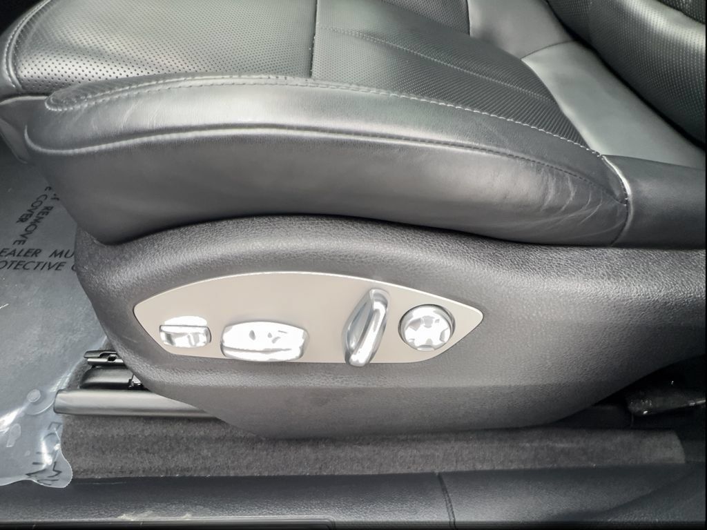 Used 2024 Porsche Macan AWD/4WD image 22