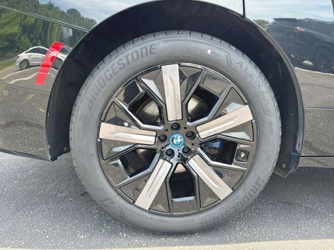 Used 2024 BMW iX xDrive50 w/ Premium Package AWD/4WD image 31