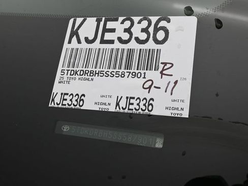 Used 2025 Toyota Highlander XSE AWD/4WD image 22