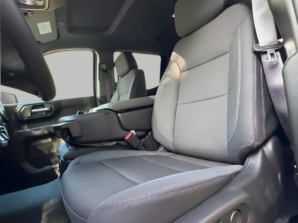 New 2026 Chevrolet Silverado 1500 Custom w/ LPO, Dark Essentials Package AWD/4WD image 15