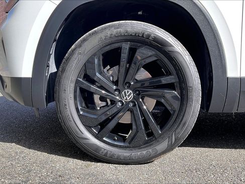 Used 2023 Volkswagen Atlas SE w/ Panoramic Sunroof Package image 8