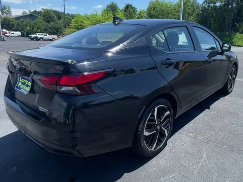 Used 2024 Nissan Versa SR FWD image 8