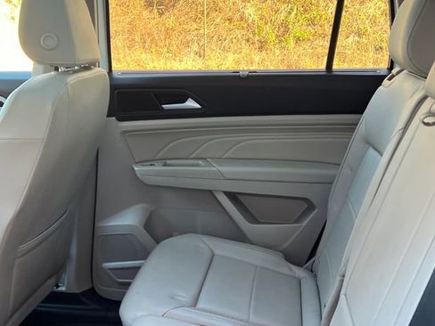 Used 2023 Volkswagen Atlas SE image 25