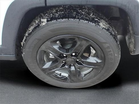 Used 2023 Jeep Compass Sport image 9