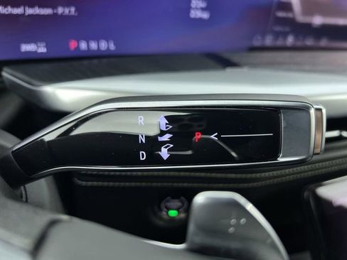 Used 2025 Cadillac Escalade ESV Sport Platinum image 16