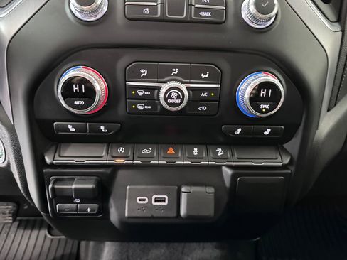 Used 2020 GMC Sierra 1500 SLE w/ SLE Value Package image 20