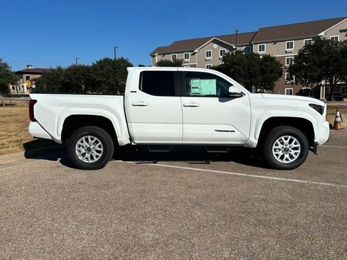 New 2025 Toyota Tacoma SR5 image 5