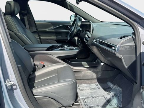 Certified 2024 Cadillac Lyriq Luxury AWD/4WD image 15