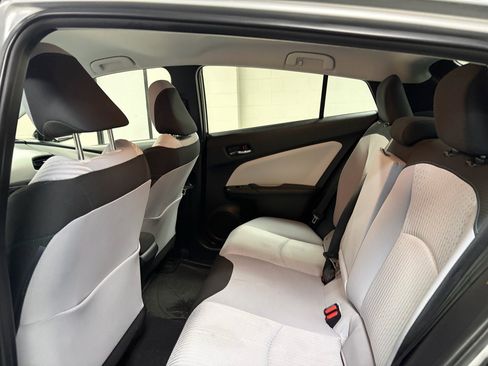 Used 2018 Toyota Prius Two image 9