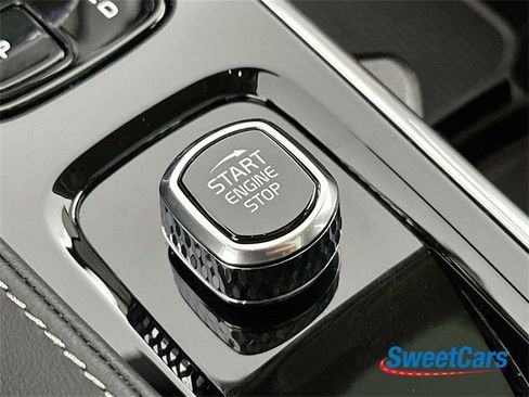 Used 2025 Volvo XC90 B6 Ultra w/ Protection Package Premier image 31